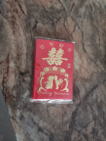 尺寸太小了，别说千元了，百元想放进去都得折叠着放。只能扔掉了?