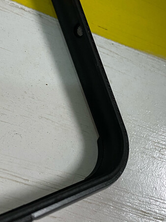 做工质感：一流，第二次买了
触摸手感：光滑无毛刺
颜色外观：黑色大气
防摔性：很好
适配性：很好