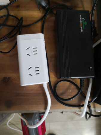 产品质感：非常有质感，可以横着，也可以竖起来，真的很不错，产品不大也不小