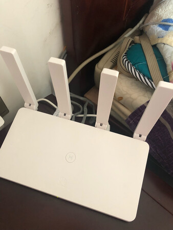 原来一直质疑电信的网速，换了移动还是不好，朋友建议换了华为路由器的，才发现冤枉人家电信公司了，这网速太快了！ 操作简单，早知道早换了！