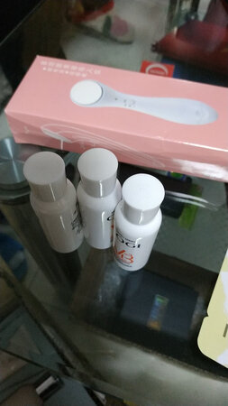 宝贝收到了，一如既往的完美，自从5年前认识了你，就成了我忠实的伙伴，谢谢店家送的面膜、小样、还有一个多功能美容仪，好开心?，用用完之后再来。