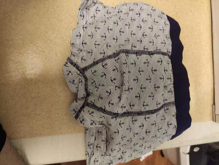 京东物流快，包装完好，店铺客服服务耐心周到。南极人这款儿童内裤采用纯棉面料，柔软舒适，而且很有弹性，不紧绷。这款内裤没有一点异味，而且内裤采用了活性印染工艺，水洗也没有掉色缩水，特别一提的是它的水洗标是缝在外面的，这样穿着的时候就不会觉得不舒服了，这一点非常不错。