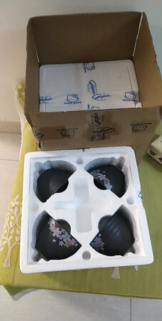 在京东购物还是比较放心的，经常也会搞活动，折扣也多，开发票也正规，配送也到位。还可以延保，费用也不贵。
看着好看，价格也不错就买了。手感不错，精致生活。