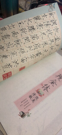 纸张很好，就是稍微薄了点，两册也没有多少
