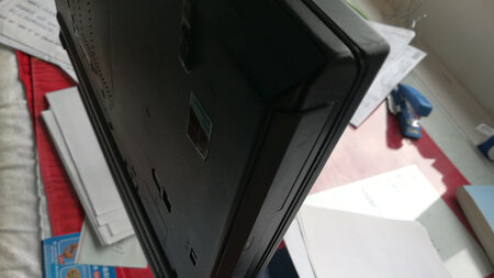送货到家，快。安装方便，就是还不是完全能贴合。凑合用吧。