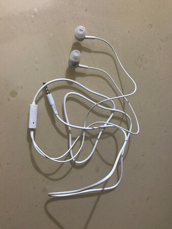 做工质感：做工质感优秀
音质音效：效果震撼，低音效果好
舒适度：入耳舒适
续航能力：好