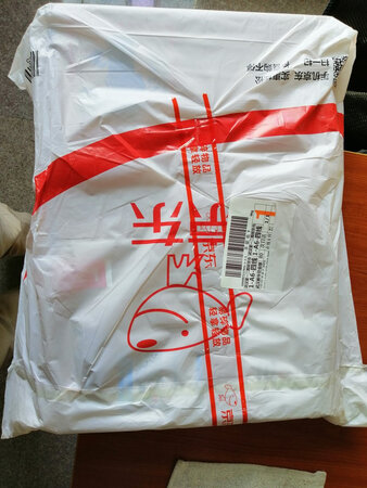 相信京东自营商城及品牌商品质量，包装好，物流快，送货上门，快递员服务好，还未试用。
轻薄程度：轻薄
外形外观：美观