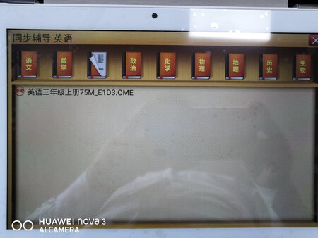 11月3日下的单，5日收到件，保护套与机型不符，装了保护套后，数据线不能用，另外课件不是人教版的，正在找到那里下课件