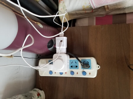 据说手机充电时间太长不好，半夜也得想着关电源，拔插座，这样就能解决大问题了，家里电动车都是这种节能定时器，电动车充电，充几个，小时随心所欲，wifi 也能定时，家人没人的时候可以自动关闭wifi，简直是太方便了，还挺小巧，比原来那种美观很多