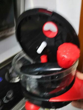 特别好用，价格便宜，质量好，比较大，操作起来比较轻松，脚下力度，自己调试，碎菜不像自动的搅拌机那样。蒋丞的跟泥似的这种碎完菜还有一些口感，所以当时没有去买电动的，强烈推荐快递，小哥非常给力，直接送货到家。