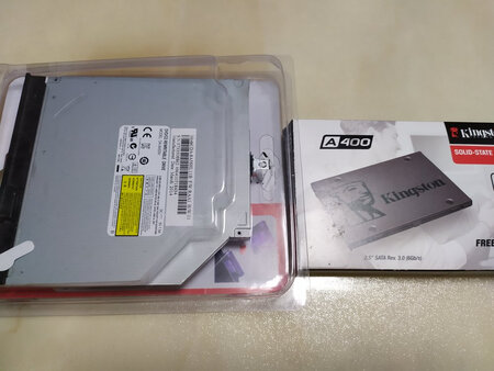 耐克个120G的固态硬盘，装上之后软件的打开速度确实快很多。但是4K对齐一直有问题，试过了很多种方法，对齐之后评分最高也只有300左右，和朋友的至少500多分差好多。
