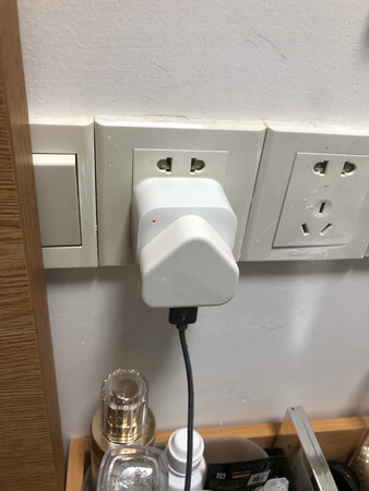用起来挺好的，公牛的产品产品一如既往的好，看起来质量也很不错，用了一段时间了已经，感觉还可以，比其他的转换头用起来都不错，相比于他的插座，转换头质量也还不错，希望推荐给买港版手机的朋友们，可以考虑哈。。
