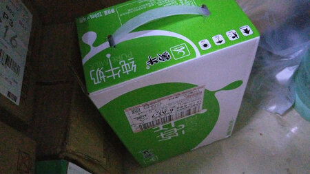 奶日期不错，挺便宜的，快递小哥也专门送到宿舍楼下
