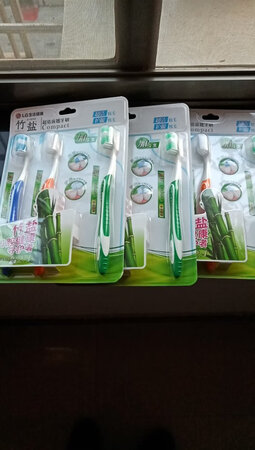 十二号早晨下的单，昨天就收到了。京东物流超赞！双十一都这么快！收到后就用了一个，挺好刷的，比原先用的好用多了，这次买了三套，用完后还会再买！