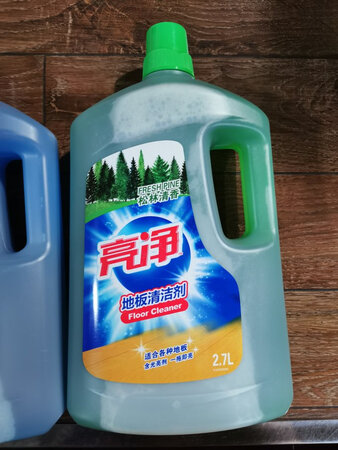 威露士Walch亮净地板清洁剂液已经收到货了，包装完好无损，一直用威露士牌子的亮净地板清洁液，这款地板液能清洁养护一步到位，有效清洁大理石、木地板、复合地板、瓷砖、胶地板等材质，快速去污、瓦解地板和家居表面的顽固污渍，风干迅速，不留水痕。使家居干净舒适，再也不怕孩子在地上打滚子?。而且产品价格非常实惠，一如既往的好用，已是多次购买了，极力推荐给大家！???