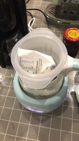 孕期为宝宝囤货。本来一直都纠结要不要买调奶器，暖奶器，觉得自己如果产后有母乳就用不上调奶器了，可是如果母乳的话，暖奶器也是需要的，直到看到了这款小皇冠加强版，价格确实是市面上最贵的调奶器了，但是功能也多，颜值也高，收到后先给自己暖了牛奶喝，感觉挺不错，不后悔入手。