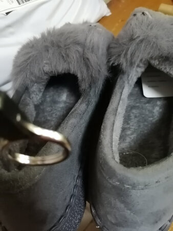 鞋大小合适，手感挺好的，是是喜欢的那种，好挺好的，不错