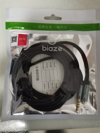 产品质量：很不错，制作精良
产品性能：使用效果不错
兼容性能：我在电脑和华为手机上使用，兼容性完好，没出现不兼容的情况
产品包装：包装完好，送货快，次日达
外形外观：长度够长，接头制作精细，镀金，编织线体紧密
其他特色：产品的5年质保，保证了制作的工艺