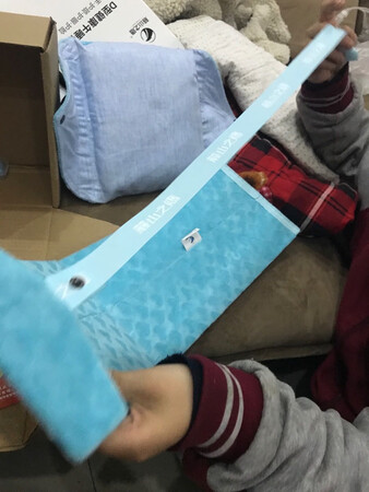 孩子心心念的午睡枕，作为生日礼物送给他！回家就迫不及待的打开，表示超级喜欢?