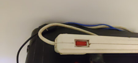 产品质量：质量可是相当的好我把它绑在电脑上都没带坏的
产品性能：性能USB3.0啊那运行速度嗖嗖的传输文件几秒钟就好
兼容性能：金融性能那金融啊差USB2.0也能用啊就是速度慢了点反正这接口的事吧咱也不太懂反正就是好用我跟你说
外形外观：好看黑不溜秋的绑在黑电脑上跟不存在一样
产品包装：这玩意还要**装啊塑料套的反正好用就行了呗在乎包装吧不在乎
其他特色：这还要啥特色性价比高便宜便宜知道吗