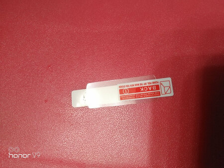 东西看着中规中矩，送了一副表带和两个贴膜，收到后马上充满电，进行了试用，把信息和抬腕亮屏等不需用的功能都关了，累计用了110小时电量降到了20%，充满电用时1.5小时。本人每天在车上都会小睡十几二十分钟，手环收集不到这个小睡时间，但中午在办公室的小睡可以收集到。