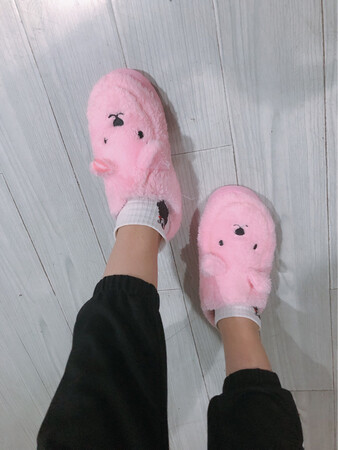 棉拖很舒服，样子着实可爱，价格很优惠，页面尺码比较准确的，嗯