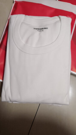 首先三*这个品牌是家人一直在穿的，纯棉的材质贴身穿很舒服，作为内衣设计样式很大众，有许多贴心小细节，比如螺纹袖口呀，大圆领等等，当然价格也和合适，颜色经典，基本能满足日常需要，现在我给全家买内衣首选都是三*这个品牌，好品牌越穿越舒服，值得信赖。
