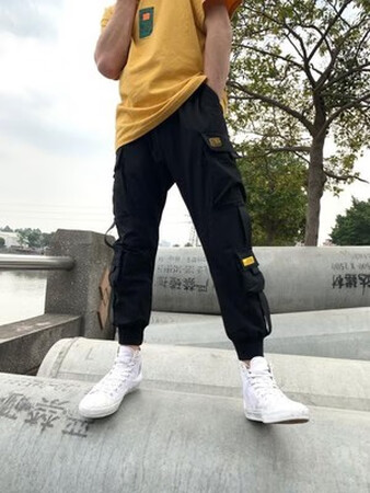 卖家发货速度很快，今天天气好就穿上了，朋友都说很好看啊，帅气很喜欢。