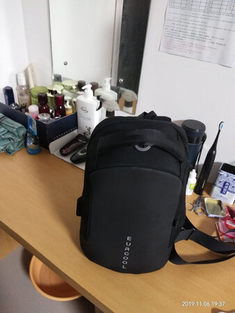 包包很好，能装很多东西。
