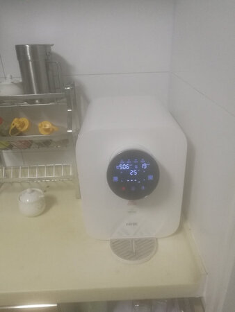 今天刚到家马上就试用，倒了五桶水清洗之后，出来的水比较好喝。制水时的声音有点大，还能接受。