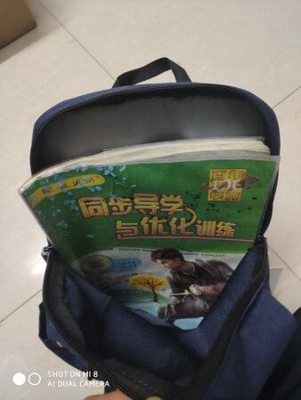本买作小孩子一年级的书包，收到后小了点，建议想买作书包的谨慎点，小孩要有好强的整里能力才可以装的，建议雷老板做大一点。?????