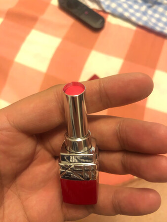 真的很不错??，给媳妇买的双十一礼物，媳妇很喜欢，第二次购买了，国际品牌就是不一样，第一次买的迪奥999正红色的，这次买个粉丝色的，换着用，看哪个合适用完之后在购买………………………………