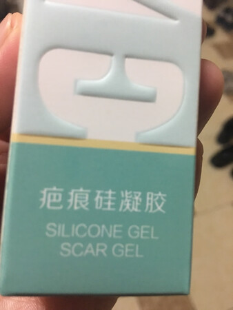 说是美国进口，打开看没有一个英文字母，生产企业经营地址都是国内的，进店的时候是ZME，产品是是ZVE，眼花了吗？我有种上当的感觉，急着用，就试试吧，过几天追评。