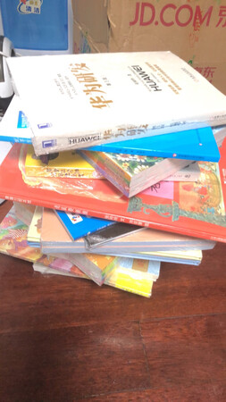 赶活动有买了一堆书，更便宜的券没抢到，不过用了两次1000-650的也很好了，这里只是一部分这次活动买的书，就是是接连3年的 plus会员，一次plus满减券都没抢到有点遗憾；另外京东的书对中小学指定必读的书目再多些自营的就更好了