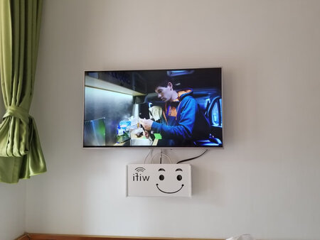 不错，太实用了。房间小，可以代替电视柜了。节省空间。
容量大小：Wifi机顶盒插排都能放进去
厚薄程度：正好
实用性能：强