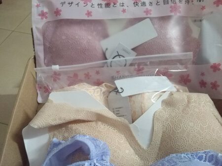昨天下的单，今天就到货了。打开摸摸，材质不错，颜色都很好看。