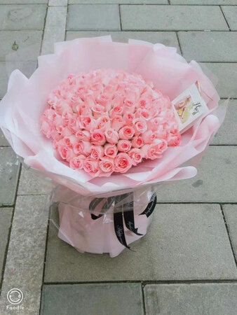 今天老婆生日，收到礼物开心死了，花很新鲜，物流也很快！