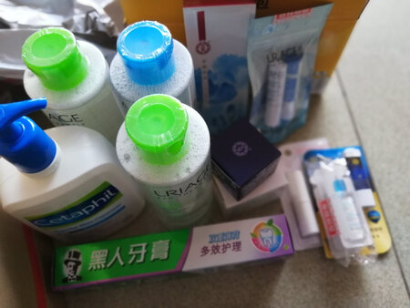 产品质感：清澈
适合肤质：敏感肌
卸妆力度：轻柔
洁净效果：干净
容量大小：大瓶