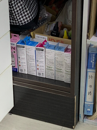 墨水是我们公司一直常备的用品，在这家买了好多次了，正品！质量有保障，还会再来买滴！