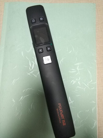 由于使用时间较短，试用的还是不够的，后续会逐步添加。购买方正Z9这个扫描仪主要用于扫描文件、书籍。这款产品的优点是便于携带，内部配有可充电电池，目前扫描了一本小册子，可以预见电量还是较为充足的，基本可以满足日常办公使用。这个产品不能没有存储卡而单独使用，请一定要购买存储卡，买卡，买卡，重要事情说三遍！