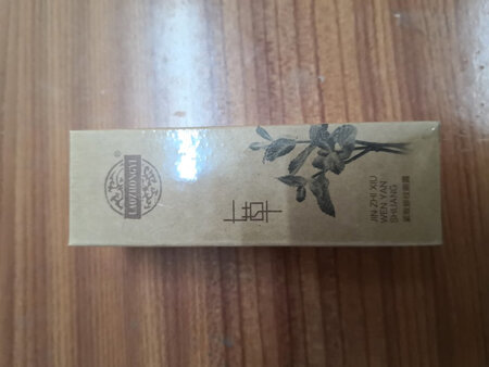 说实话我第一次用这个东西，怀着试一试的心态，不敢说东西多好或是多不好，用一阵子再说吧~
不过有一点是值得肯定的，产品设计加了个小帽子，不用时候方便关上，比较贴心，点赞一个~