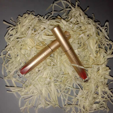 使用前做好保湿，不会很拔干。颜色蛮漂亮的～