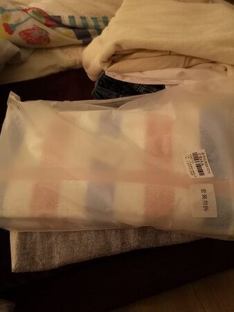 首先双十一期间物流超快，确实值得点赞，另外毛巾有防尘袋装着，很放心，很干净，关键是颜色真的很清爽，摸着也是超级舒服，京东值得信赖，物流产品质量都不错，这也是我这么多年一直喜欢京东购物的主要原因，其次毛巾品牌值得信赖，经典的款式和个性的颜色搭配，看起来超级温柔哦。。。