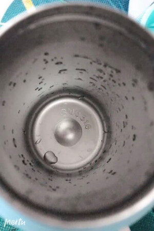 冲迪士尼的外观进来看看保温杯，没期望多好，这款的316不锈钢和一体成型吸引了我，晚上8点倒的开水早上7点还是温的，已经验证不漏水，排气后不喷水，性价比超高的一款了，上班族来不及拍照，盗了几张其他顾客的图，真的是没区别，已推荐同事购买，用实际行动支持卖家的产品
