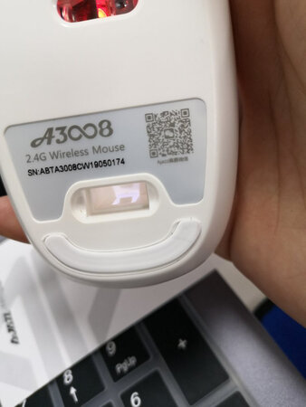 舒适度：手感不错
操作难度：简单
外观颜值：颜值挺高
响应速度：OK
产品细节有有一定的瑕疵
