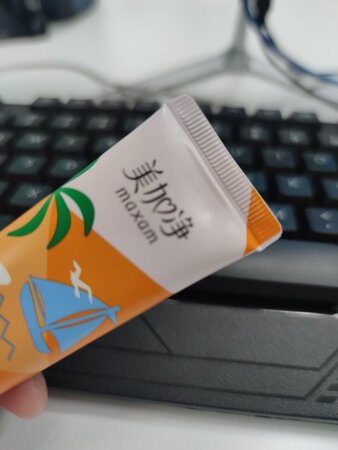 上班抹了，同事说很香，哈哈?，开心?