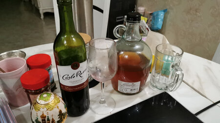 酒质很好，一买来就忍不住闪了一下，一下子买了几瓶都快喝光了，跟那个大肚子是一样的味道，买了一个大肚子划算一点点，我看到很多这种大的专卖店都卖这种酒值得信赖，以后就是他了，会精彩来光顾的，希望能多多搞一些优惠的活动。