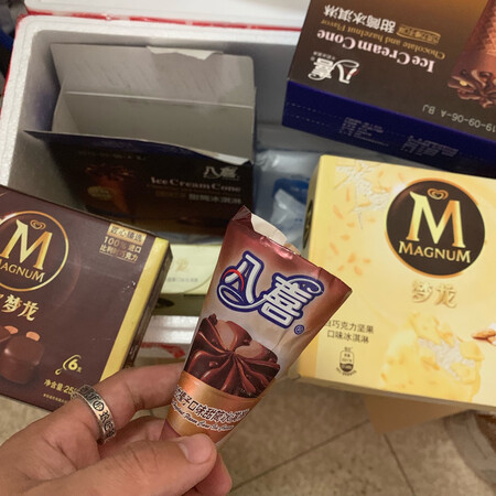 很好吃的雪糕，巧克力脆皮很厚，奶味十足，很开心的一次网购