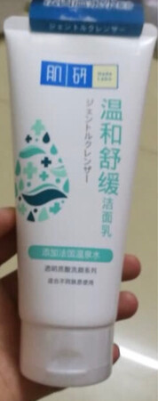 特别喜欢肌研的产品，每次去日本，经过药妆店的时候一定会进店来挑选肌研的产品带回来，肌研配方都很温和无刺激性，用了感觉皮肤很舒服，感觉非常清爽不油腻不紧绷，非常不错，京东上买东西送货快捷，价格也很不错，下次还会买的
