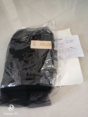 裙子今早收到，包装完好，物流快，快递小哥送货及时，卖家服务也很好。裙子质量不错，我不到160的身高95斤，我穿到脚脖，本人喜欢长款，满意。值得推荐。